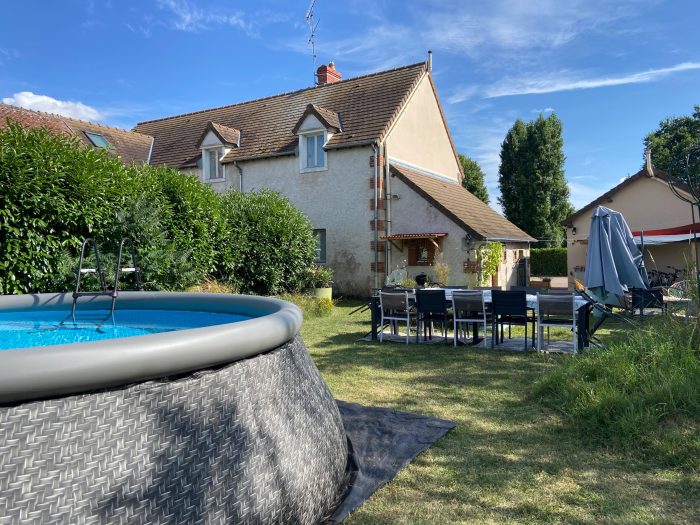 Piscine sécurisée par une échelle coulissante de 15 m3